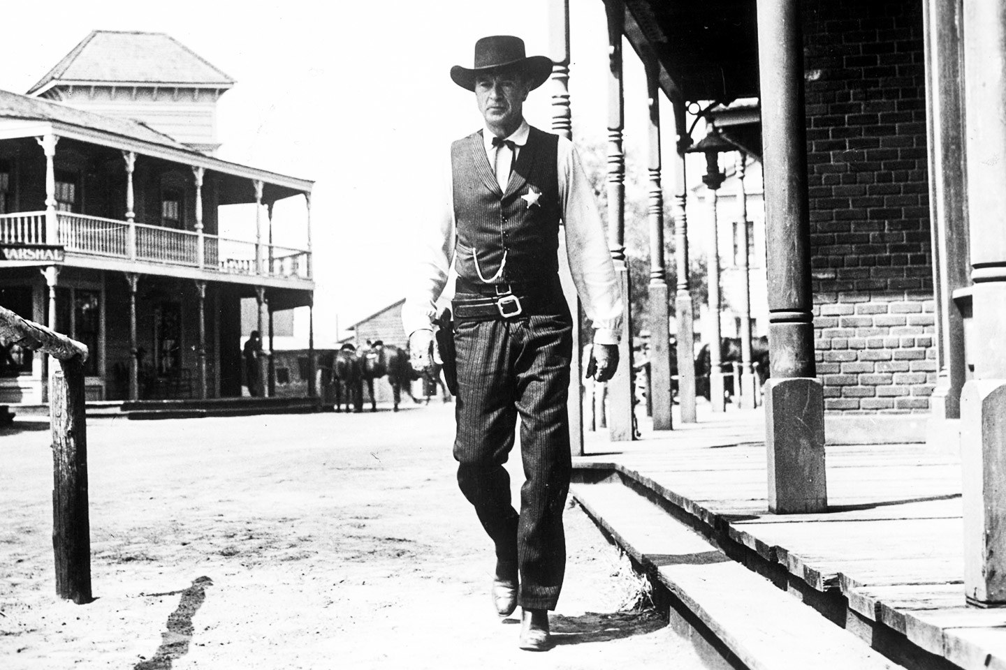 Things That Caught My Eye: High Noon / Rio Bravo, by Alex Dabertin